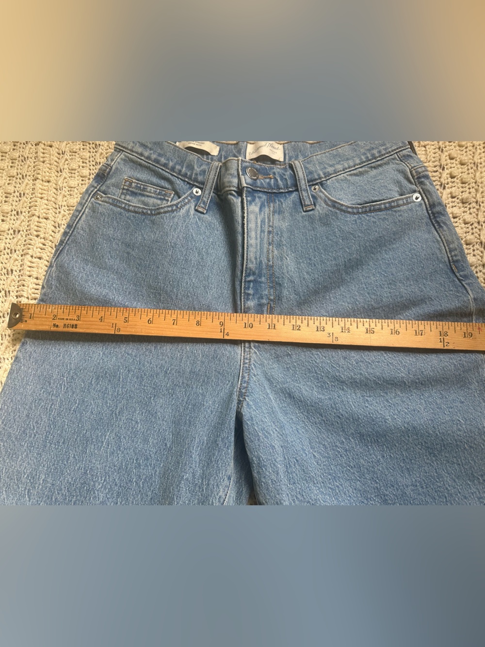 Universal Thread Women's Straight Leg Jeans - Light Blue Wash - Picture 3 of 10